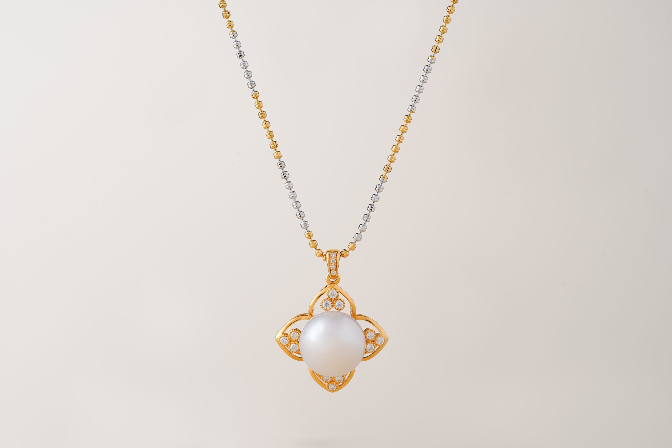 Flower Pendant Pearl