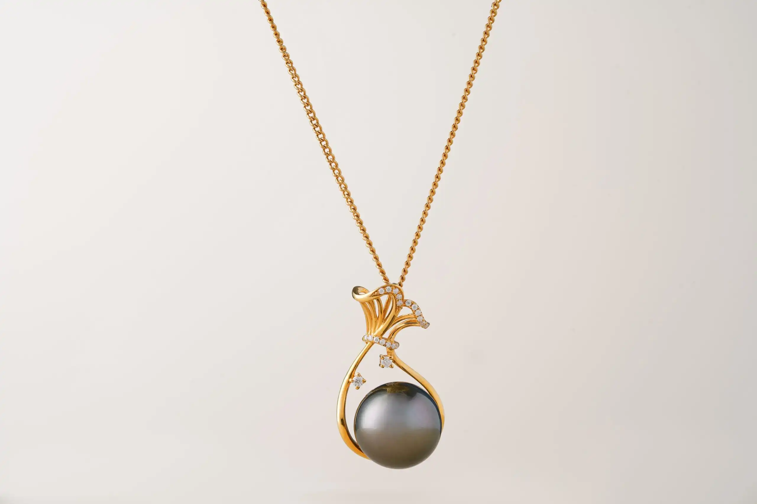 
							Pouch Pendant Pearl -
							Mermaid Jewelry